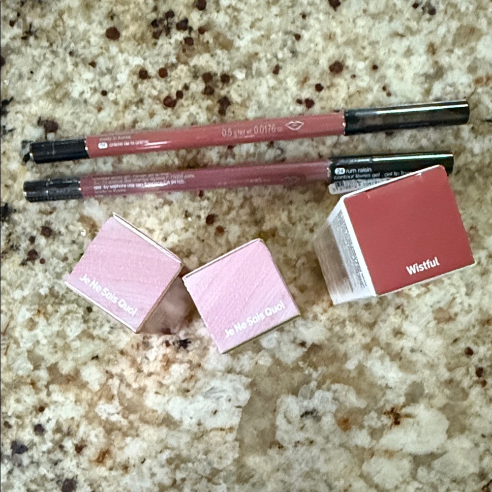 IT Cosmetics Vitality Lip Flush and Pillow Lips Cream Set plus Sephora liners - Picture 2 of 3